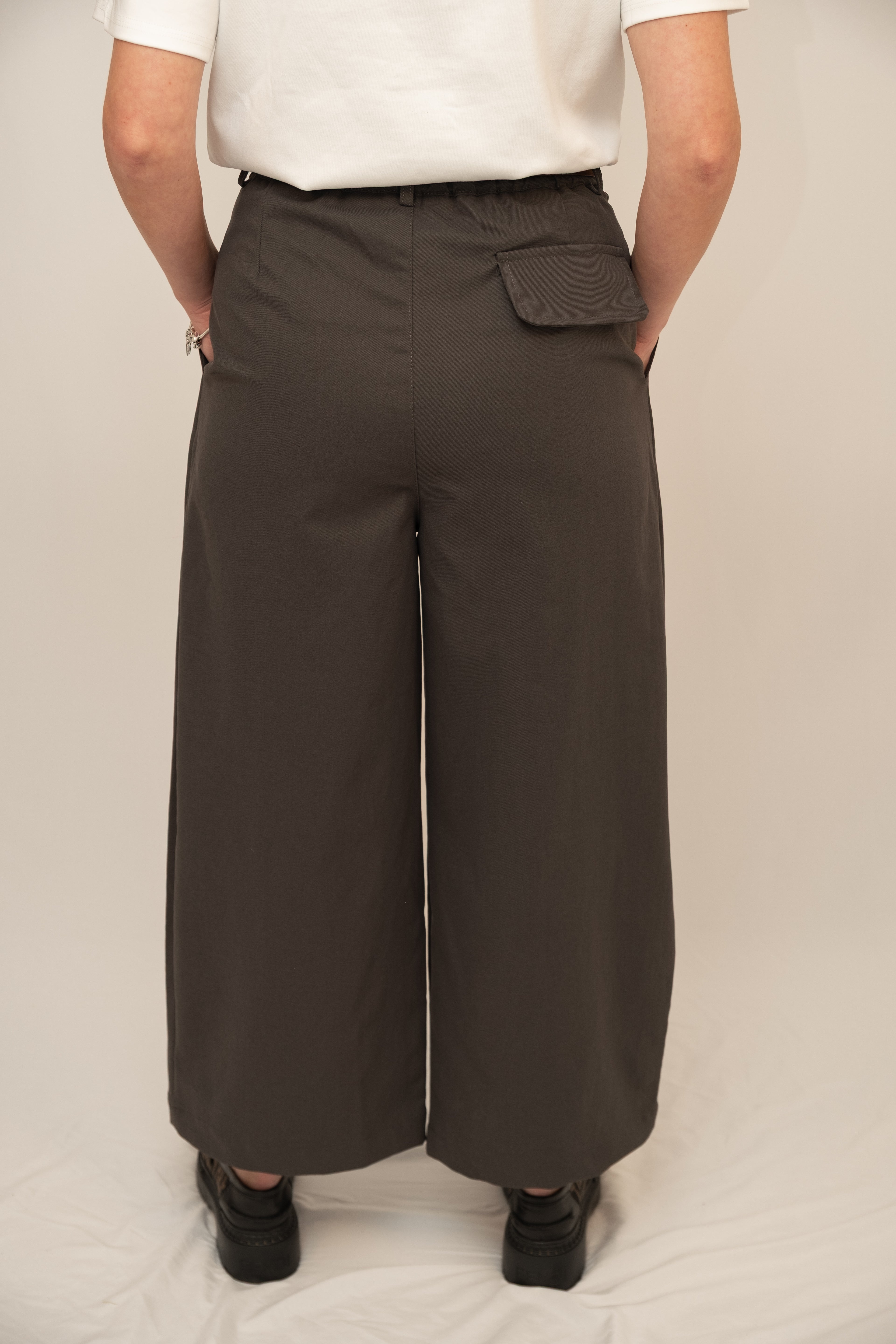 High-Waist Wide-Leg Trousers – Graphite Grey