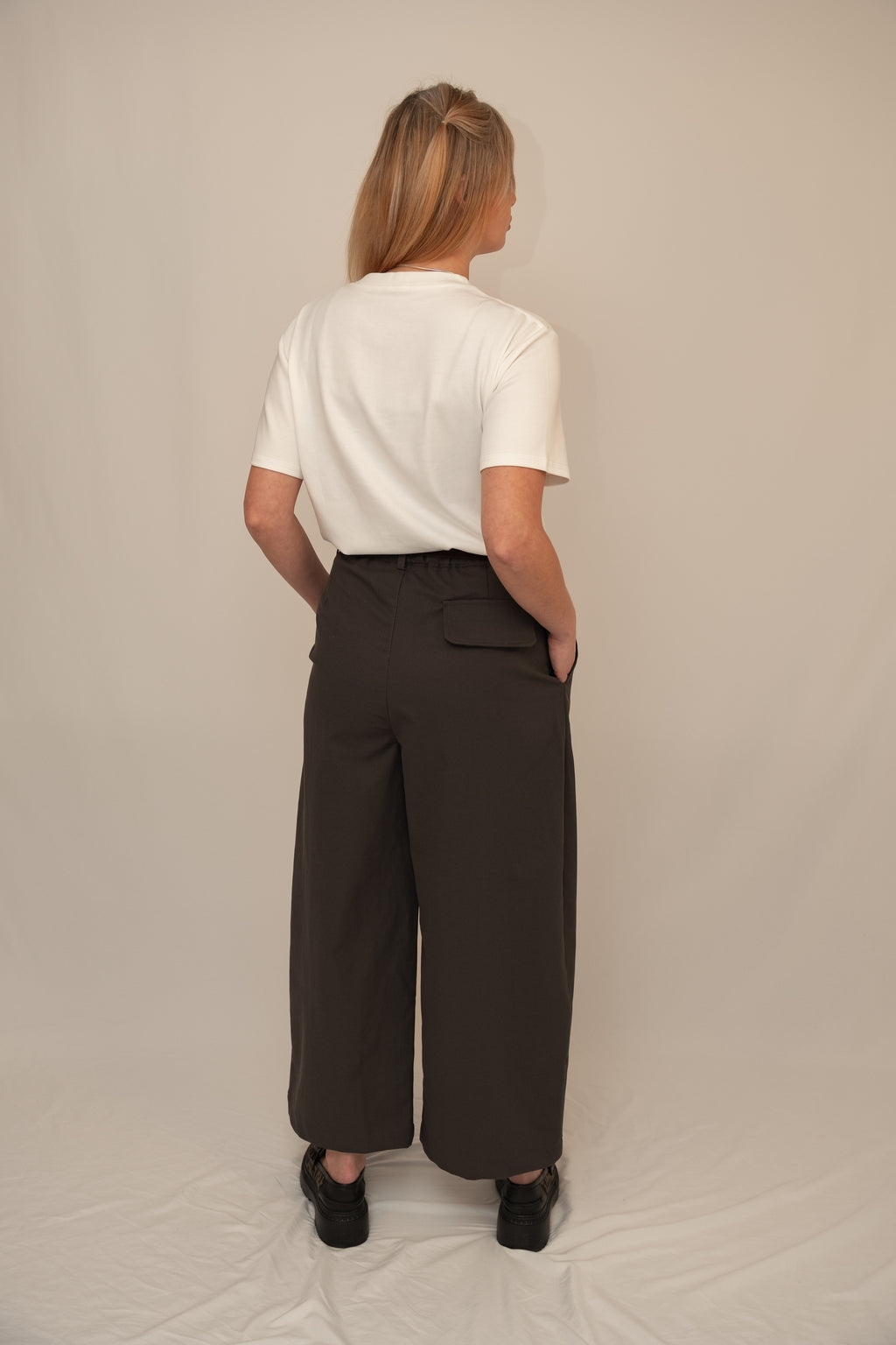 High-Waist Wide-Leg Trousers – Graphite Grey