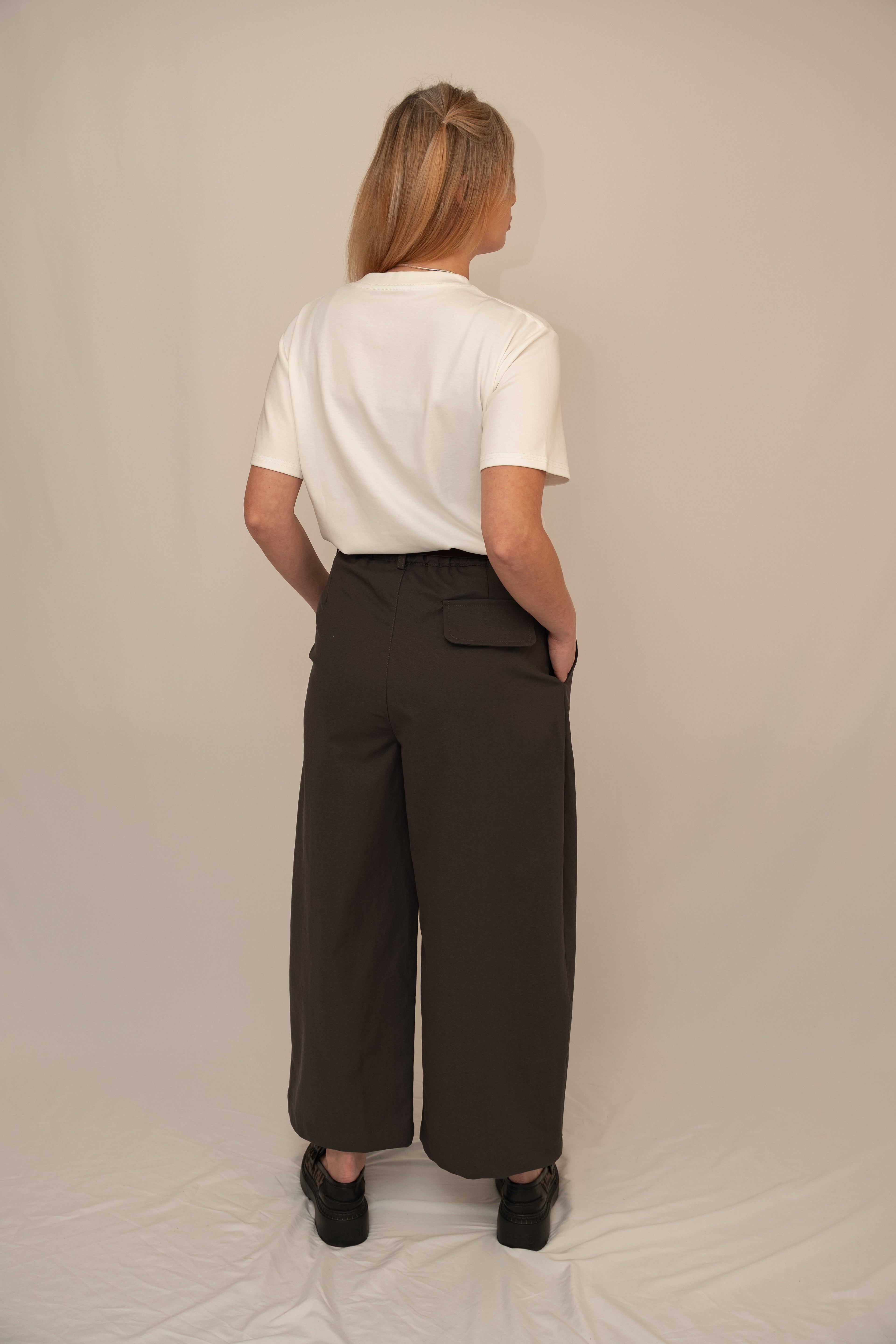 High-Waist Wide-Leg Trousers – Graphite Grey